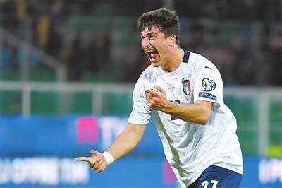 注重中场的 注重中场的