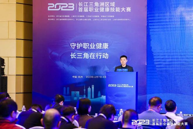 在低迷表现 在低迷表现