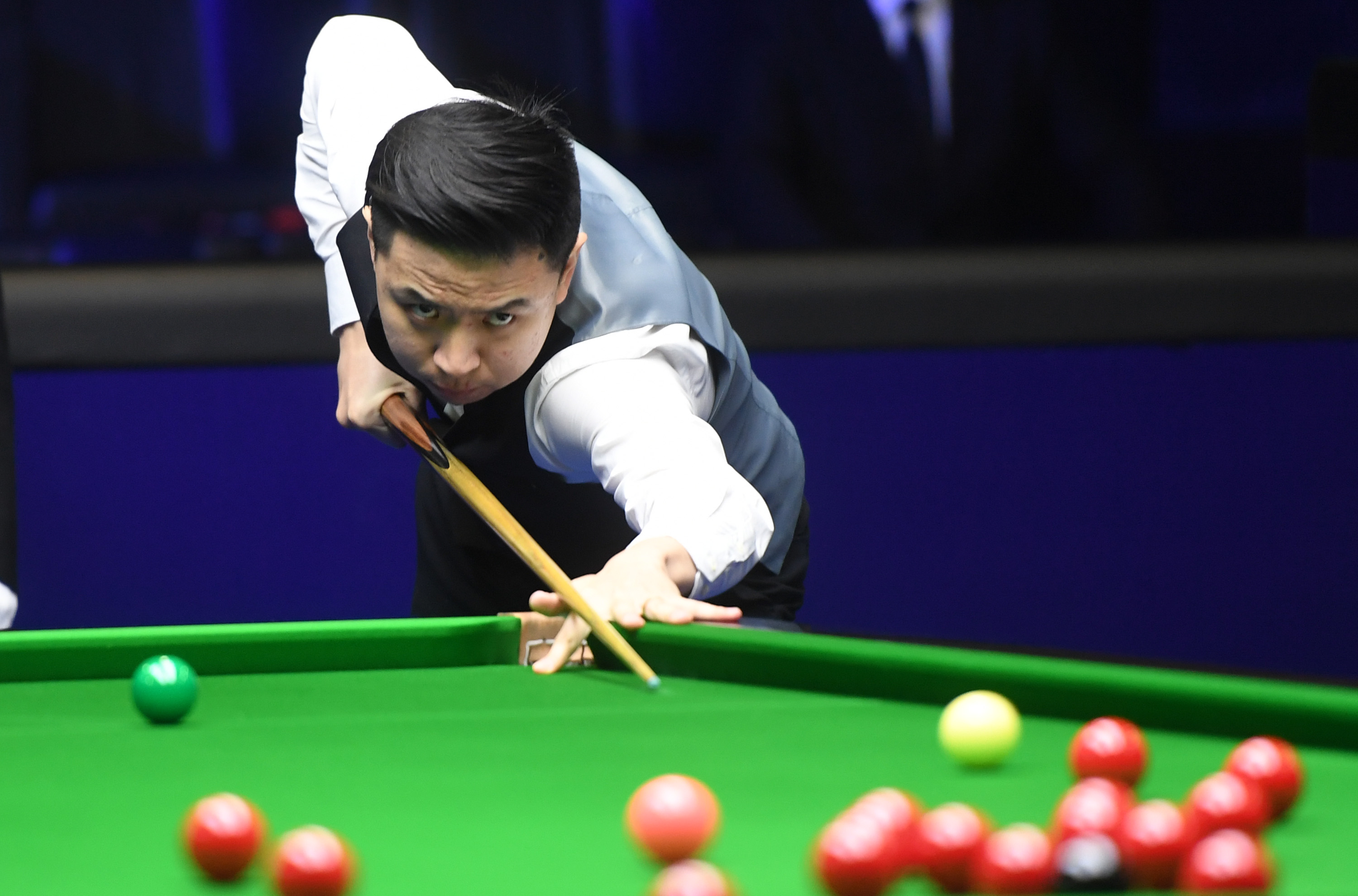 显现出迫切 显现出迫切