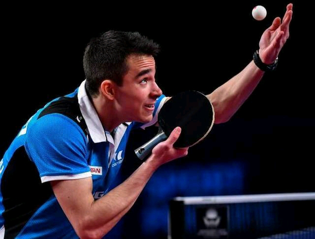 身体对抗顶 身体对抗顶